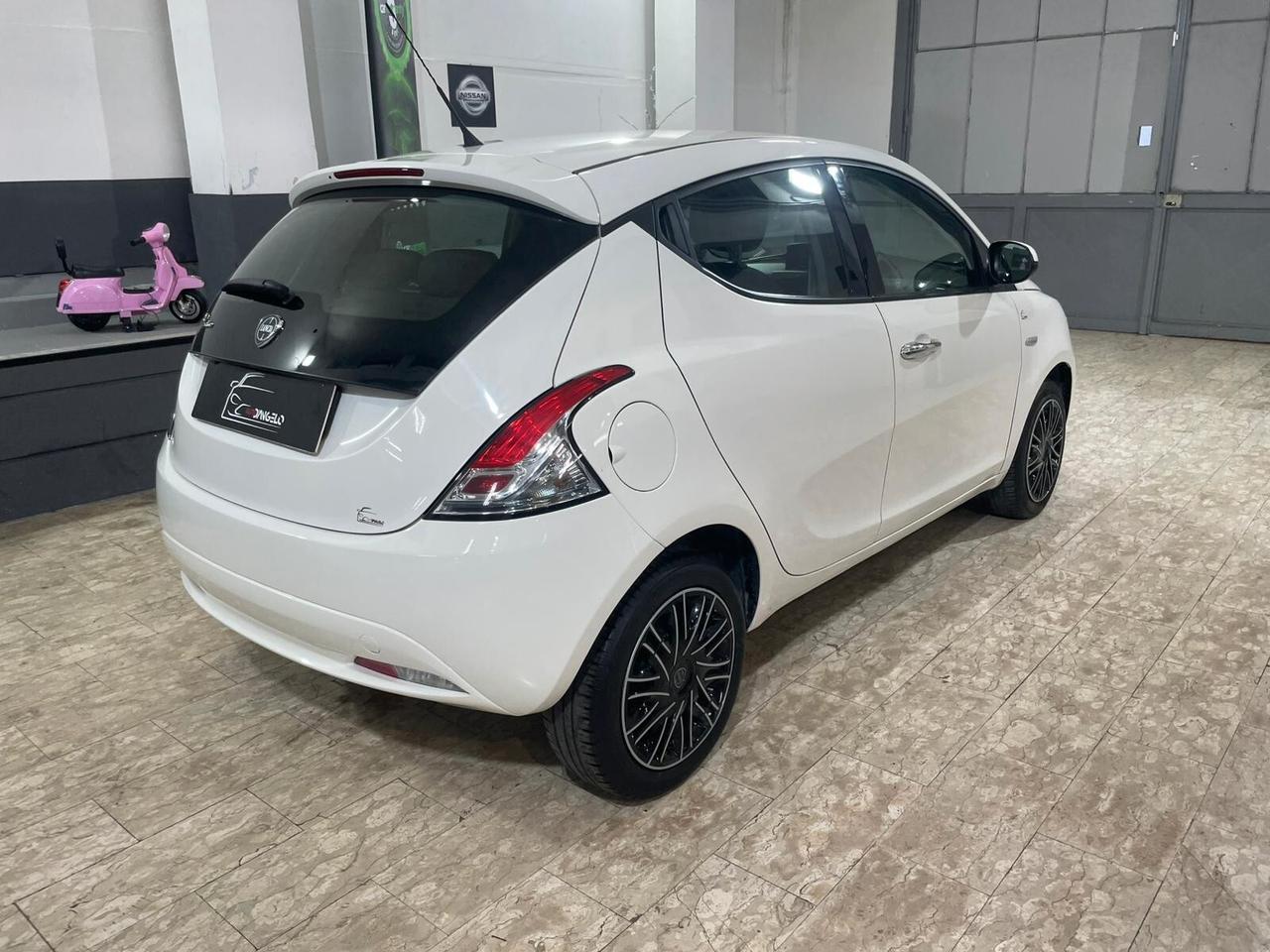 Lancia Ypsilon 1.2 69 CV 5 porte S&S Gold