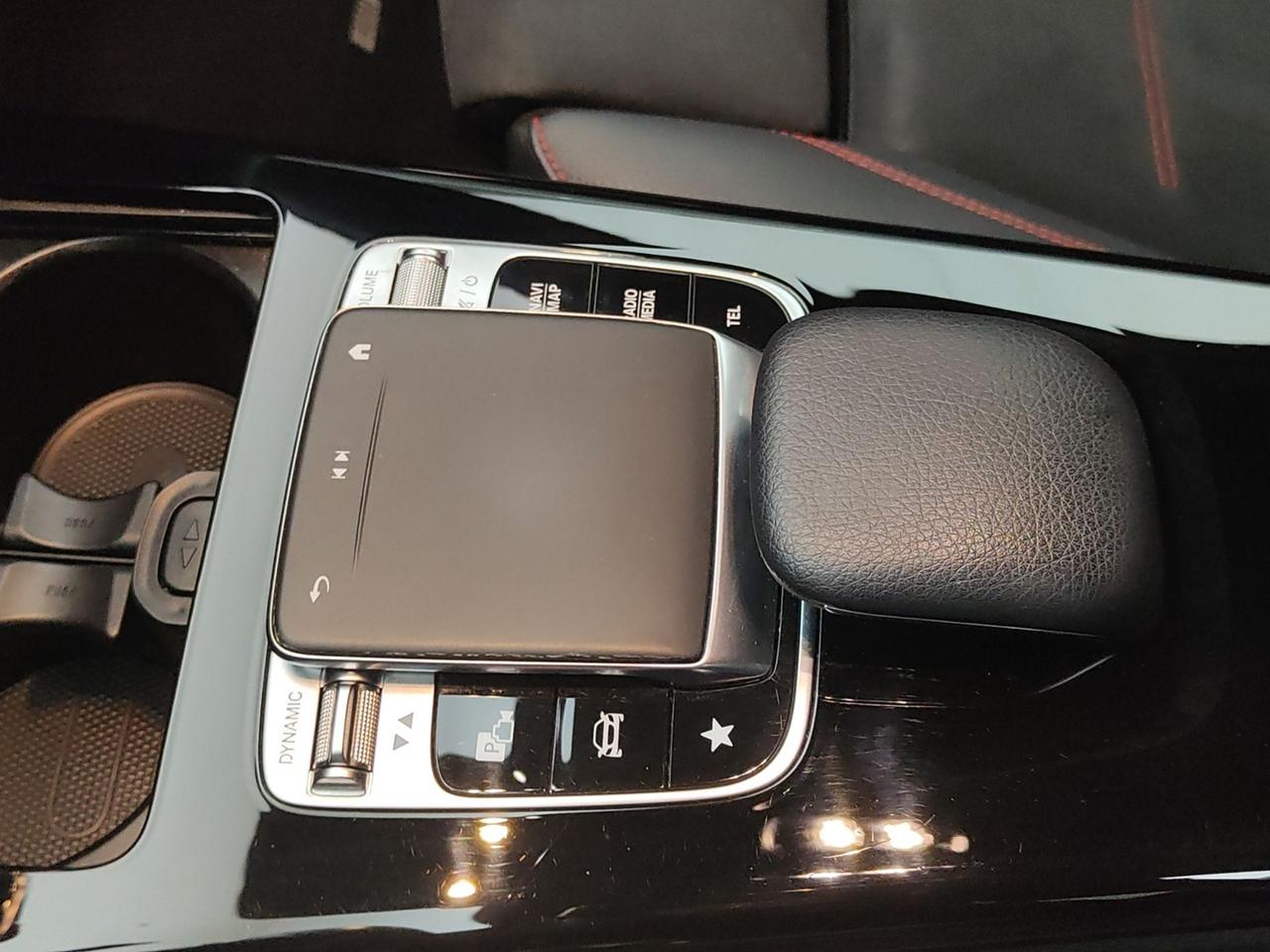 MERCEDES Classe A - W177 2018 A 180 D 116CV AMG LINE PREMIUM AUTO