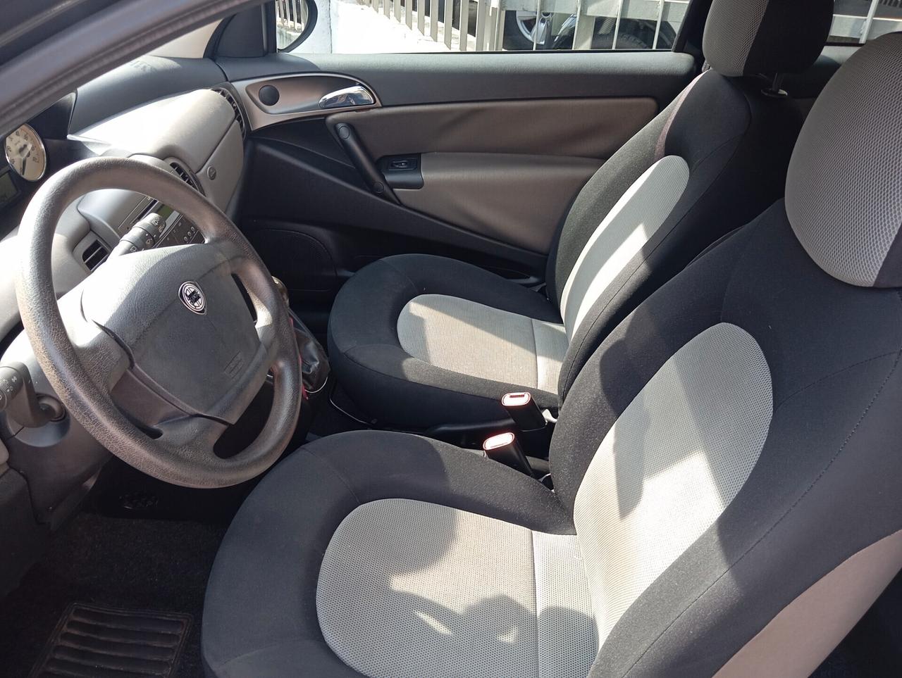 Lancia Ypsilon 1.2 benzina neopatentati