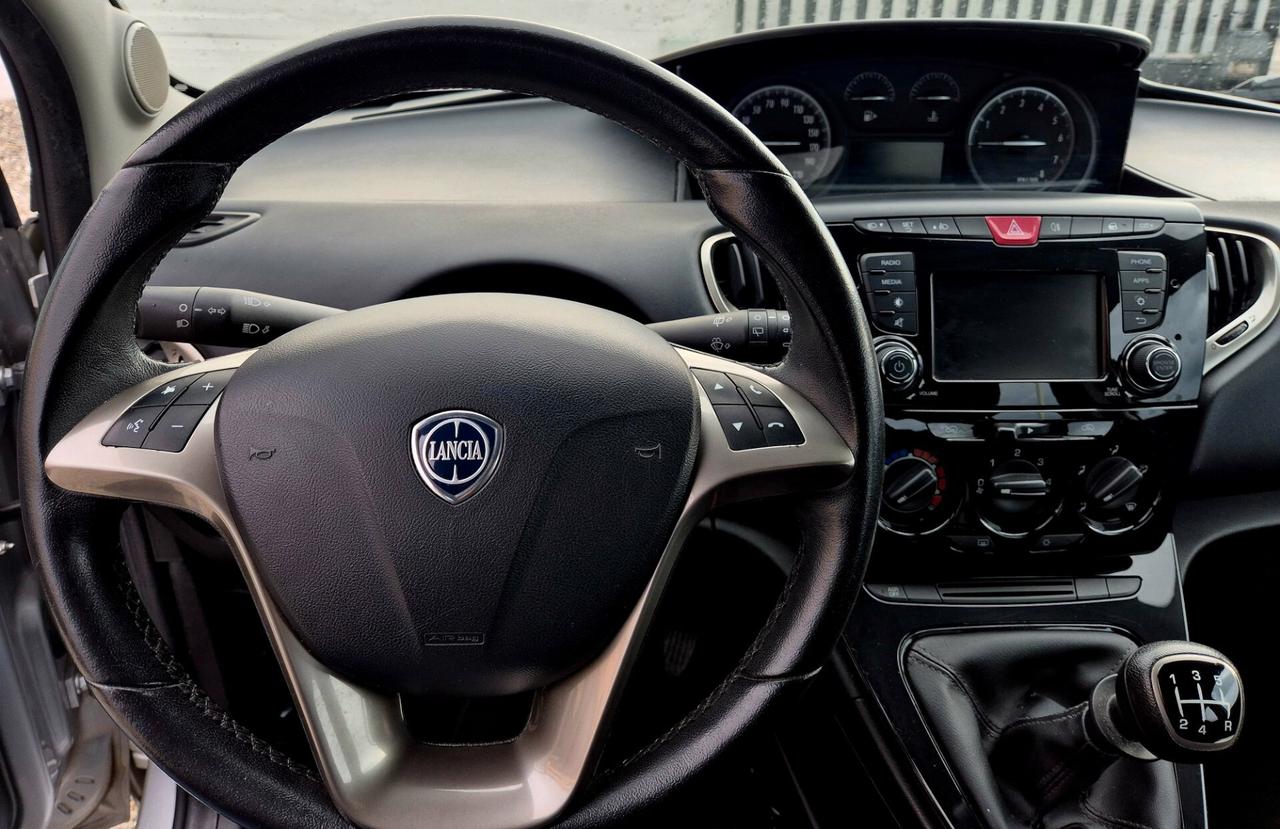 Lancia Ypsilon 1.2 69 CV 5 porte neopatentati