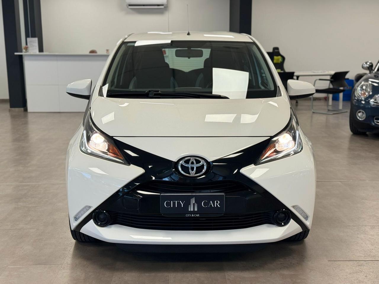 Toyota Aygo 1.0 VVT-i 69 CV 5 porte x-cite