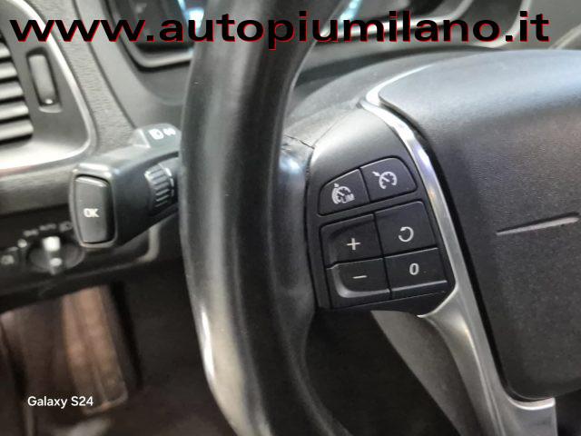 VOLVO V40 Cross Country T4 AWD Geartronic Summum