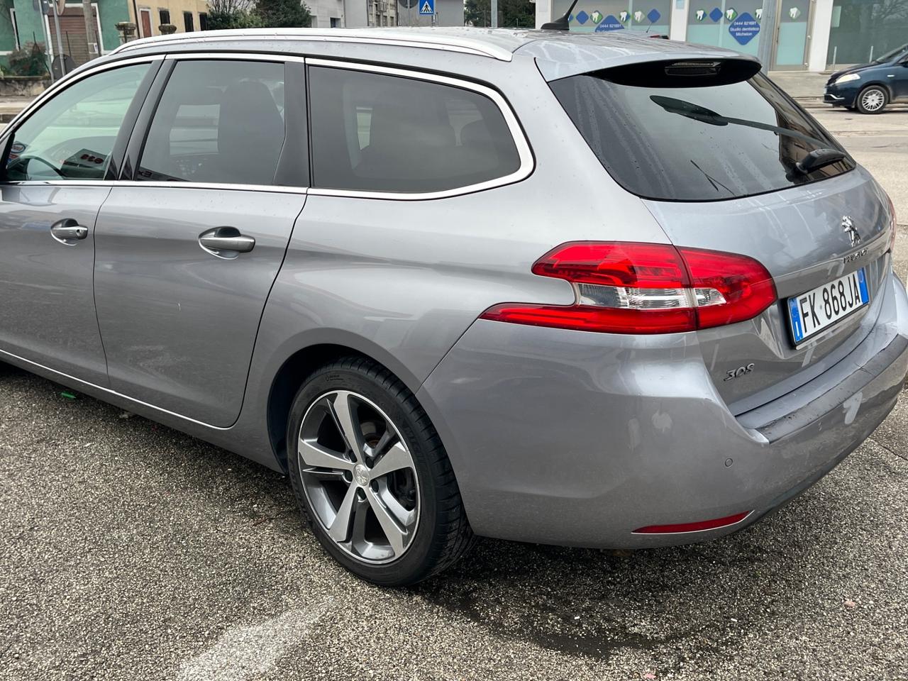 Peugeot 308 BlueHDi 120 S&S EAT6 SW Active