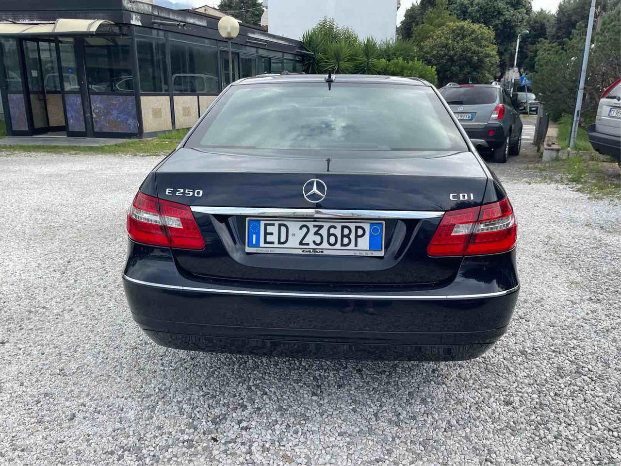MERCEDES BENZ E 250 - AUTOMATICA - BLUE EFFICIENCY - AVANTGARDE - EX AUTO BLU