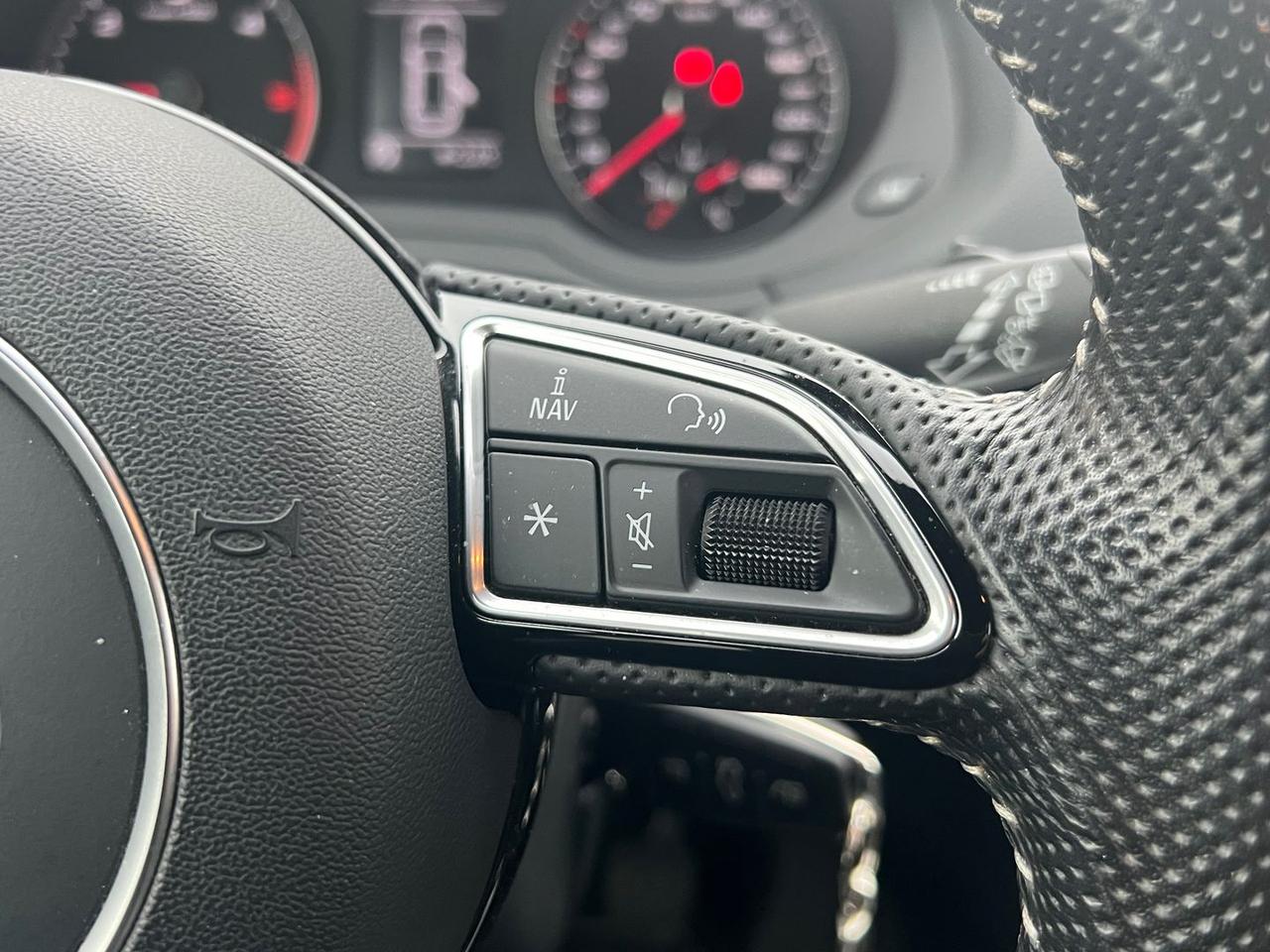 Audi Q3 S Line Edition 2.0 TDI #8832