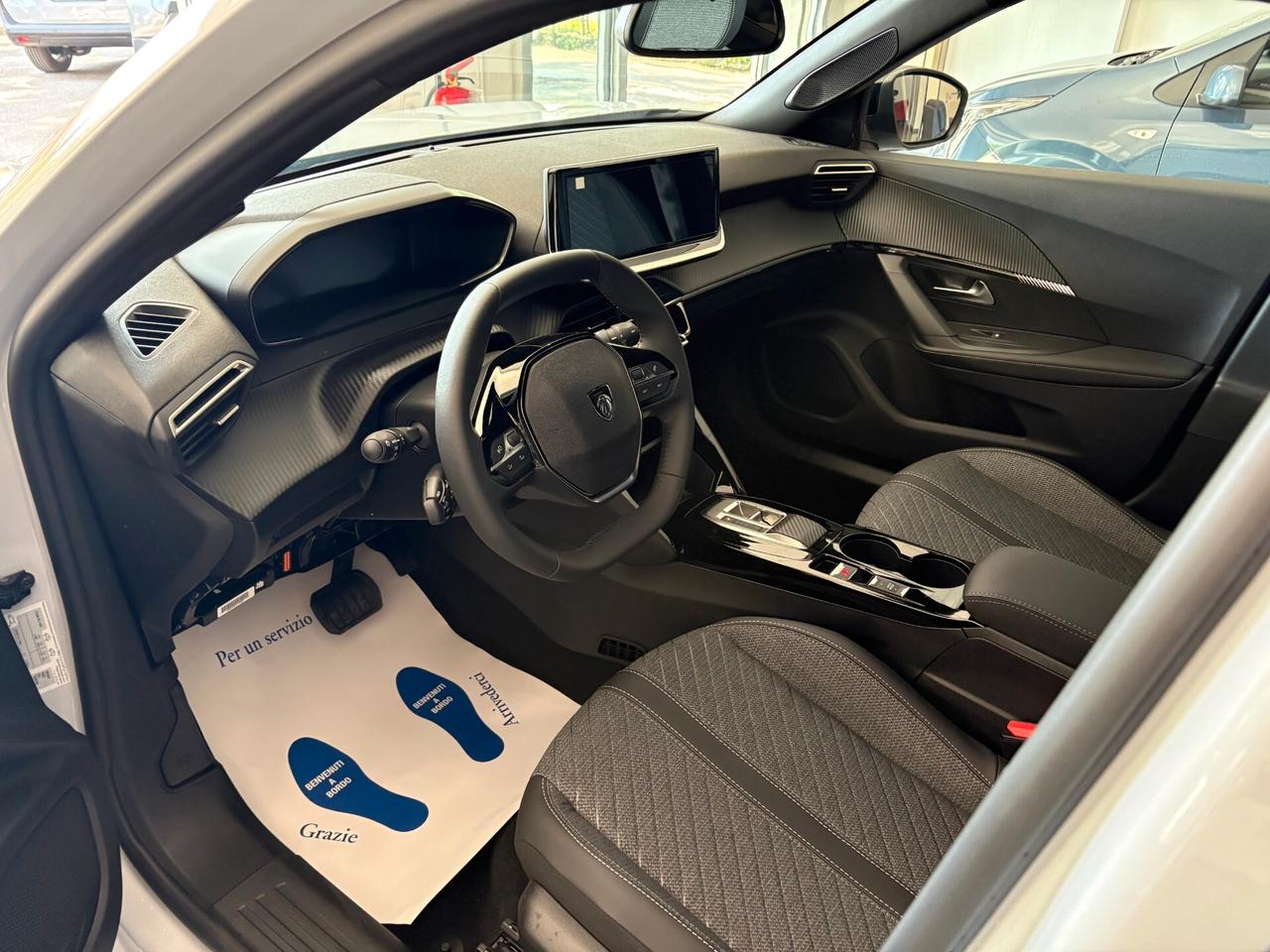 Peugeot 2008 Allure 1.2 Hybrid e-DCS6 - KMO 2026