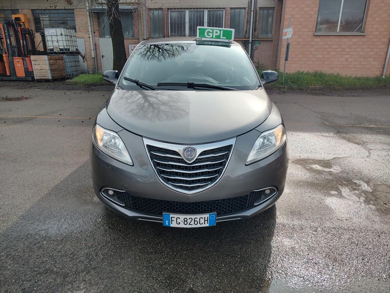 Lancia Ypsilon 1.2 69 CV 5 porte GPL Ecochic Silver, OK NEOPATENTATI, GARANZIA L.12 MESI
