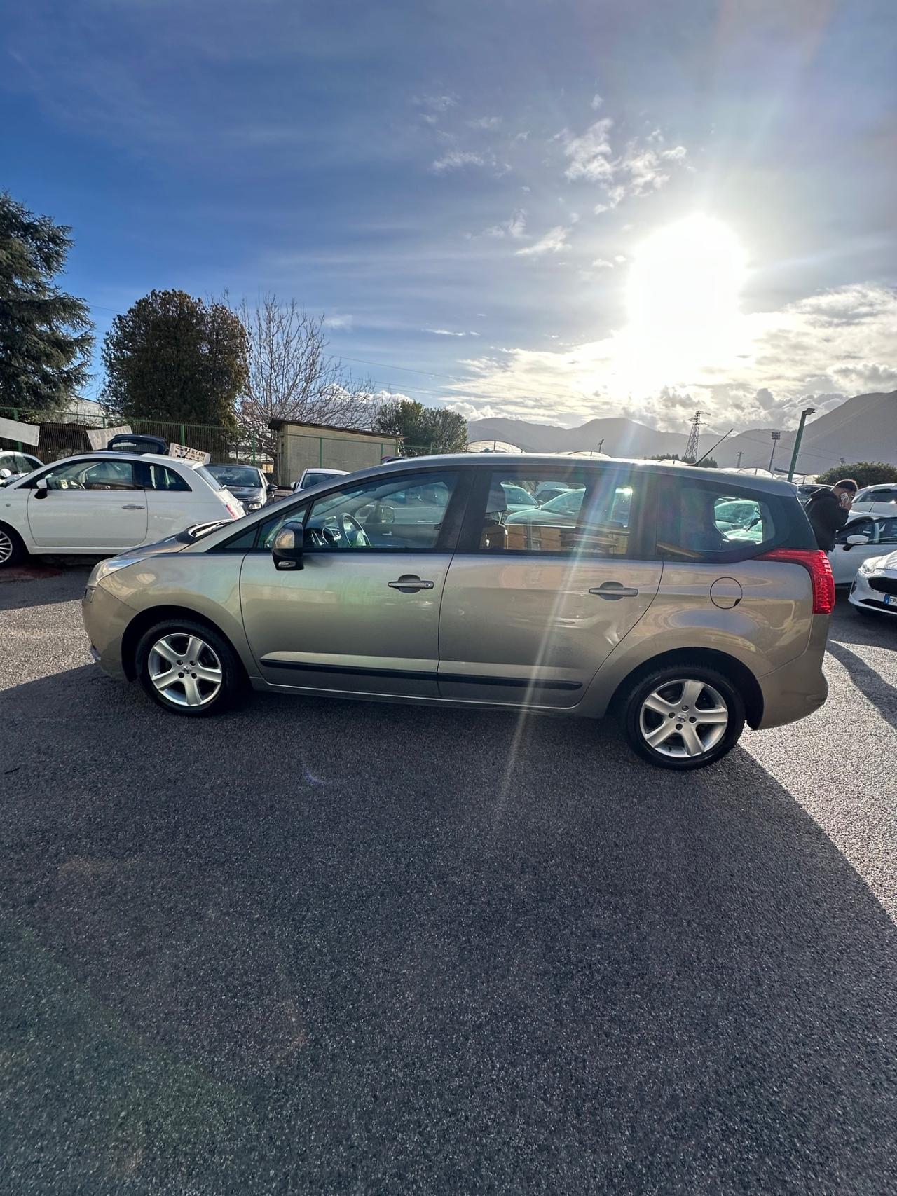 Peugeot 5008 1.6 HDi 110CV Féline