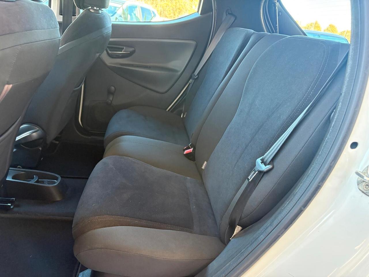 Lancia Ypsilon 0.9 TwinAir 85 CV 5 porte Metano Ecochic Elle