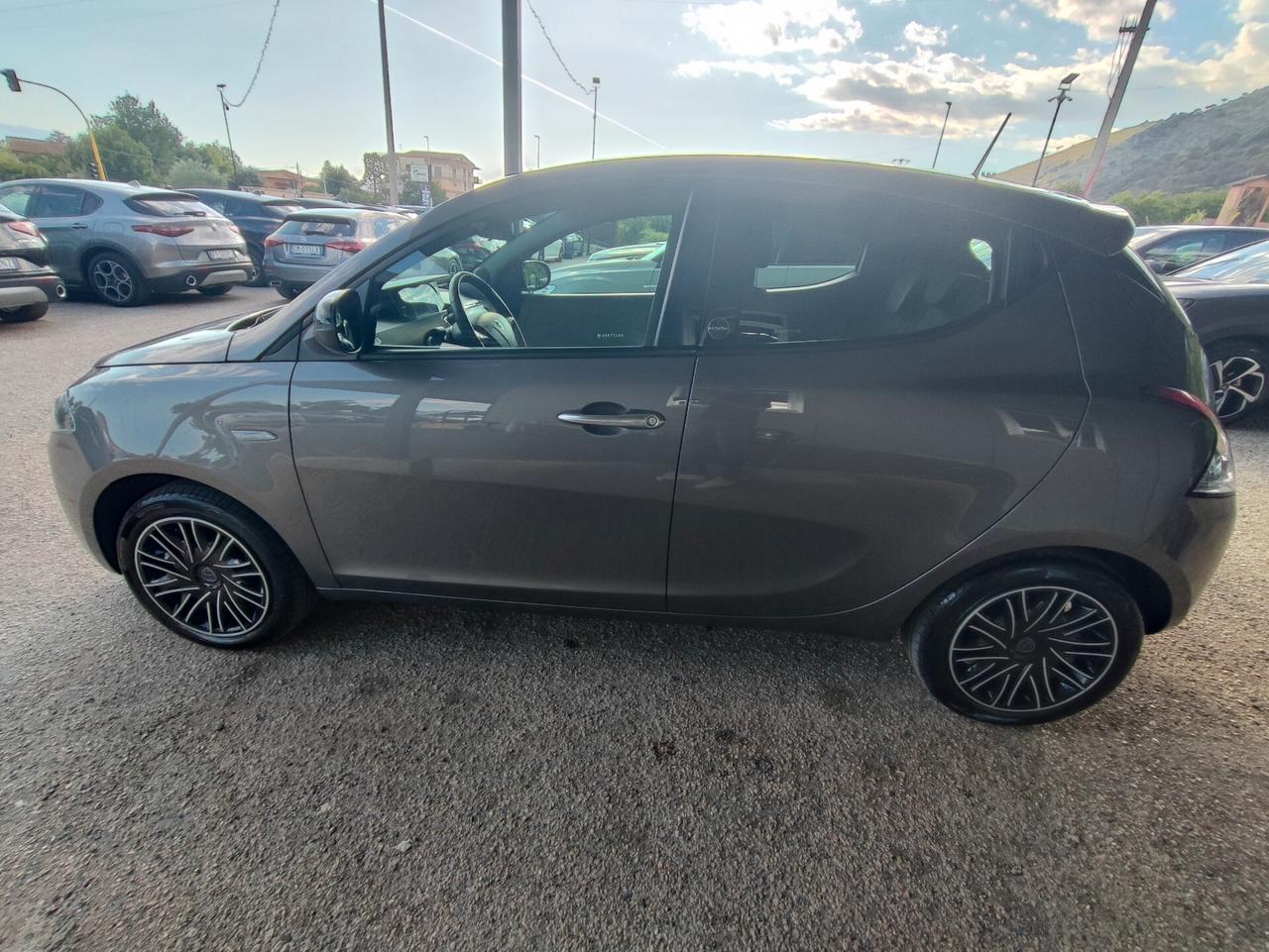 Lancia Ypsilon 1.0 FireFly 5 porte S&S Hybrid Ecochic UnYca
