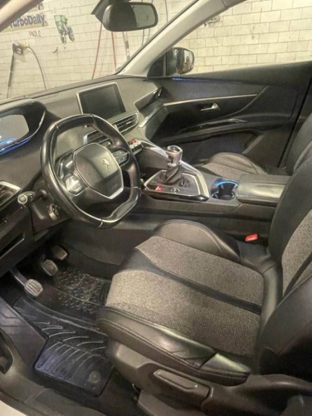 PEUGEOT 5008 BlueHDi 130 S&S Allure