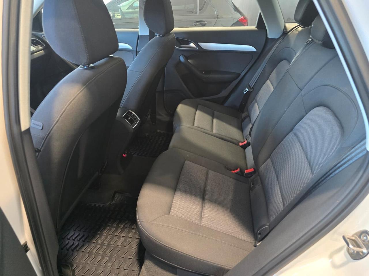 Audi Q3 2.0 TDI 120 CV Business