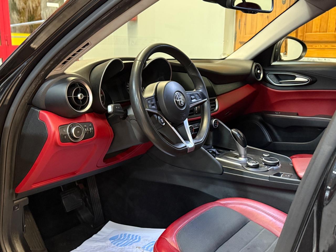 Alfa Romeo Giulia 2.2 Turbodiesel 180 CV AT8 Sport Business