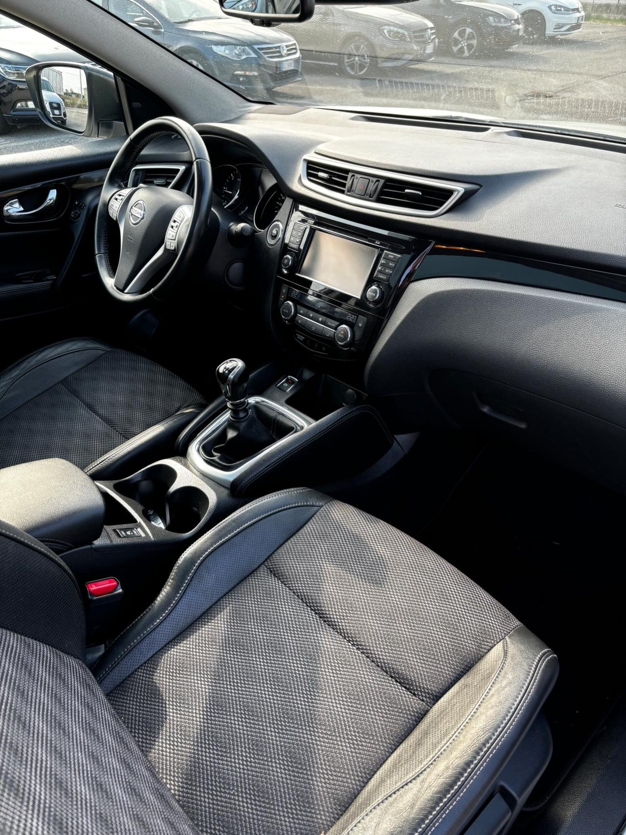 Nissan Qashqai 1.6 dCi 2WD Tekna - 2015