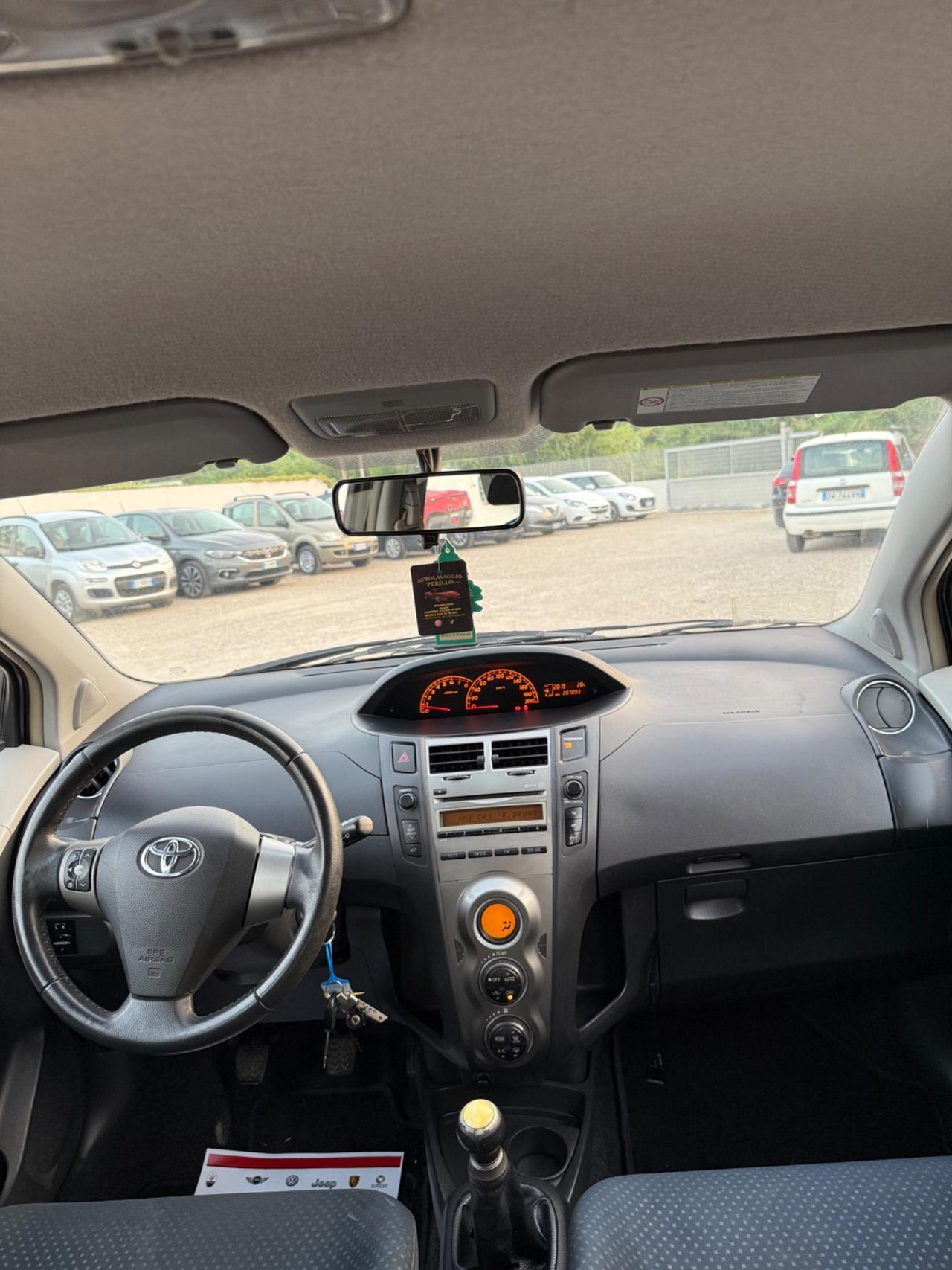 Toyota Yaris 1.0 5 porte Sol