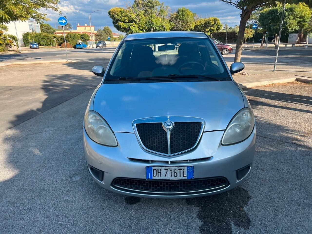 Lancia Ypsilon 1.3 MJT 75 CV Oro Giallo