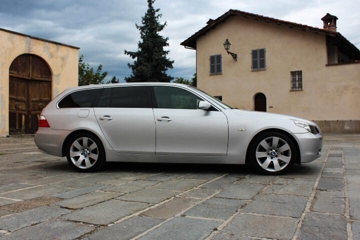 Bmw 530d Touring Futura DA AMATORE FULL OPTIONALS 8 GOMME SU CERCHI LEGA