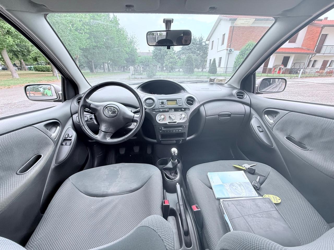 Toyota Yaris 1.3i 16V cat 5 porte Sol