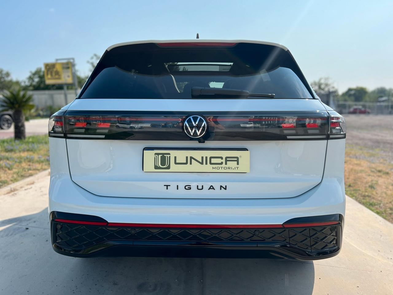 Volkswagen Tiguan 2.0 TDI 150 CV SCR DSG R-Line UNICOPRO TETTO UNICA