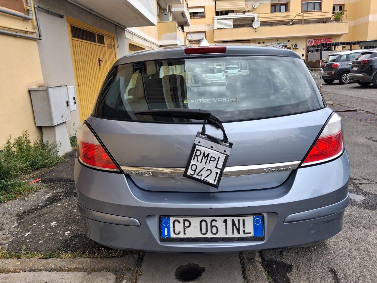 Opel Astra 1.6 16V Twinport 5 porte Cosmo