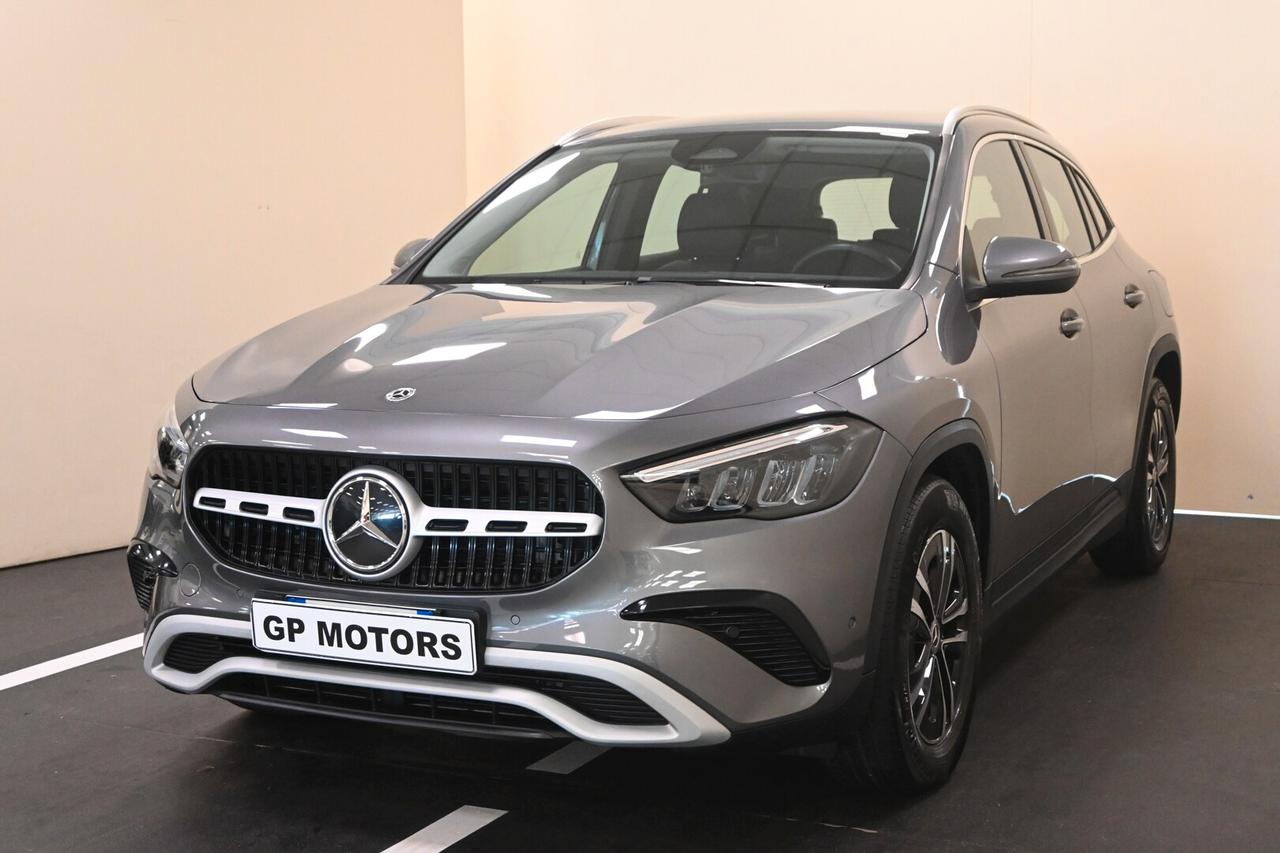 MERCEDES GLA (H247) GLA 180 d Automati...