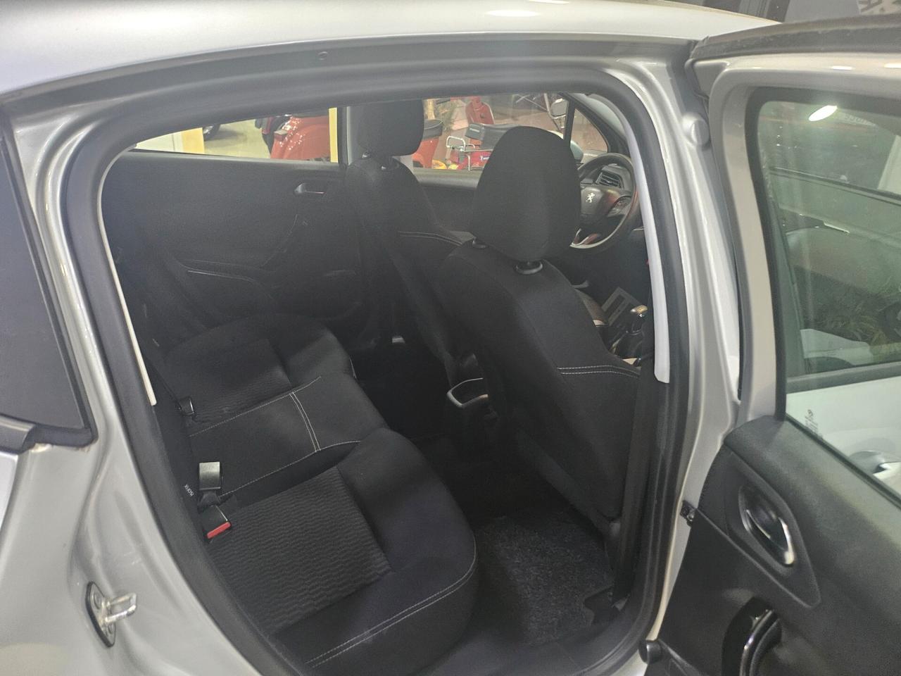 Peugeot 208 PureTech 82 Active 98.000km 2016