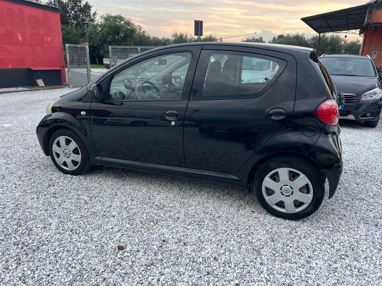 Toyota Aygo 1.0 12V VVT-i 5 porte Sol