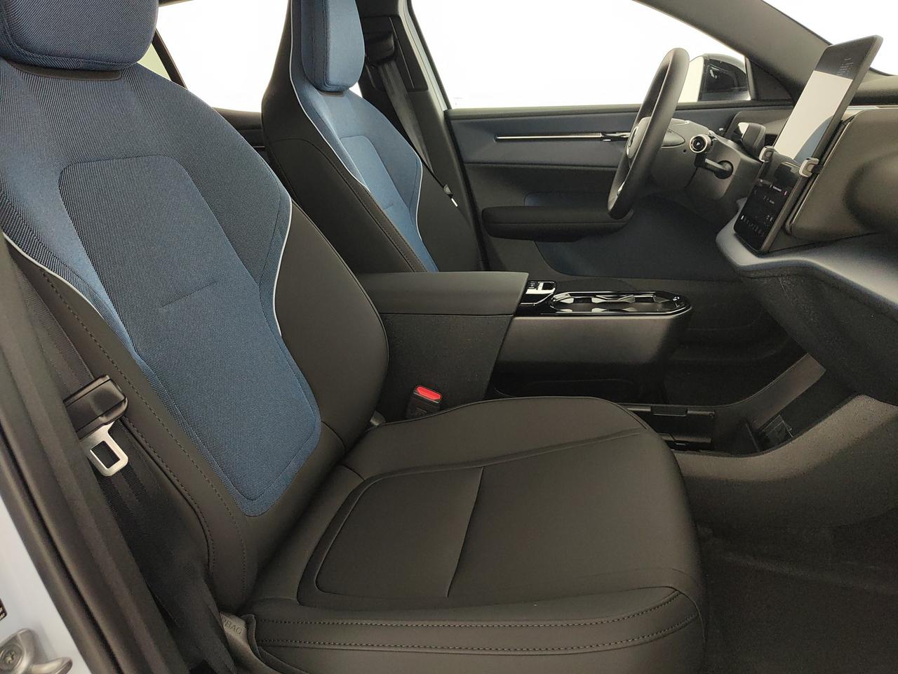 VOLVO EX30 Plus P5 Long Range Electric