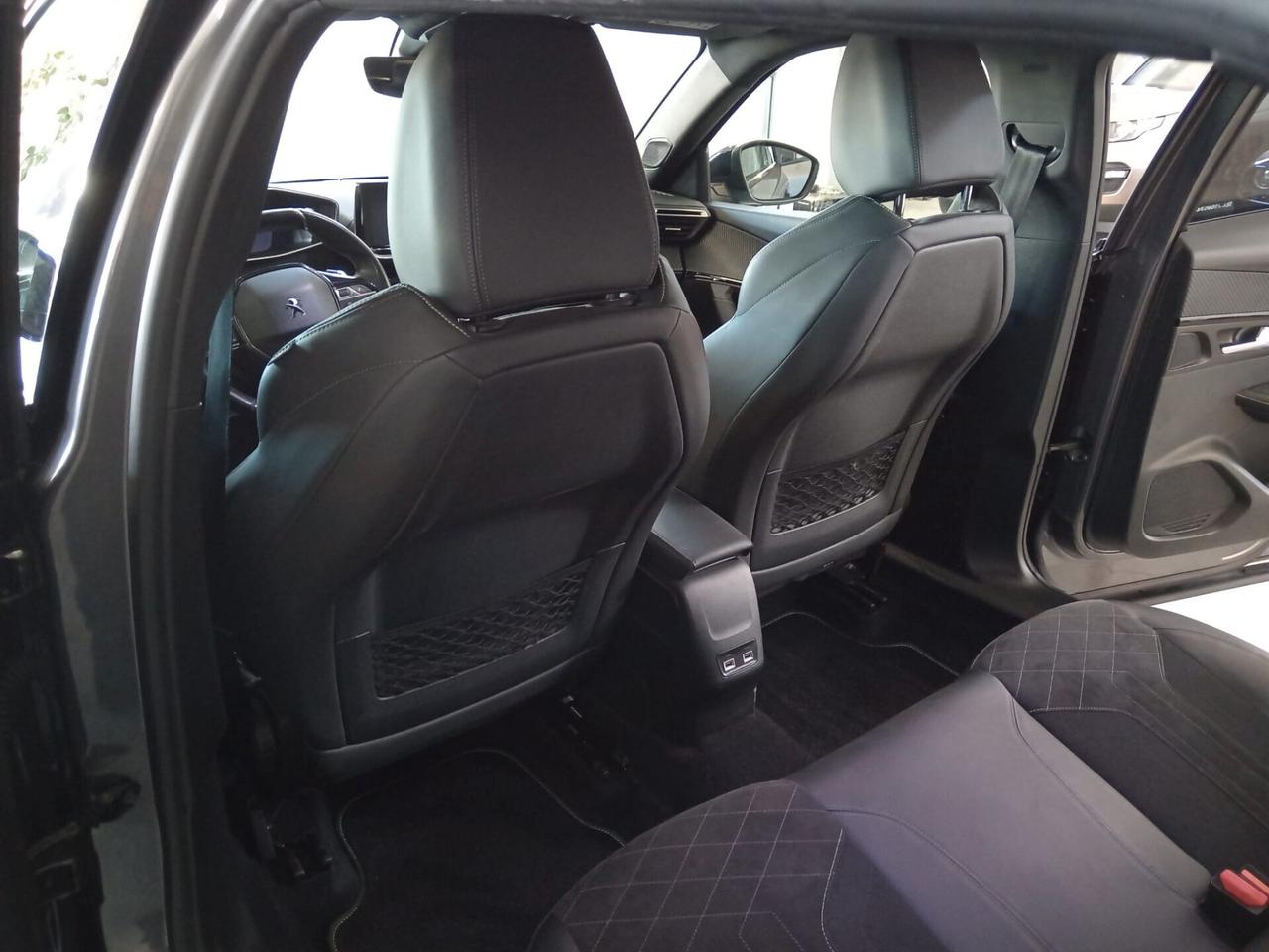 Peugeot 2008 PureTech 155 S&S EAT8 GT