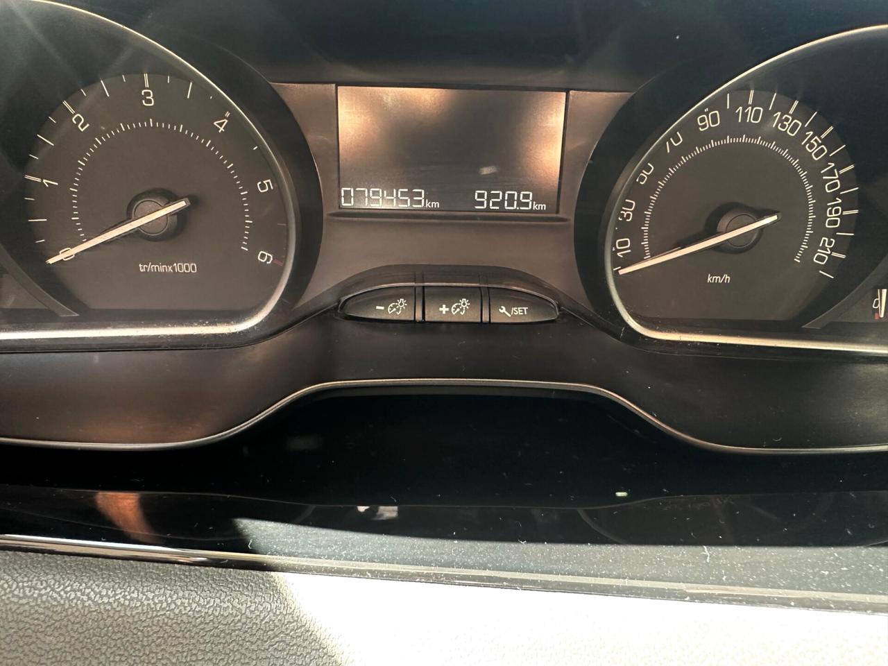 Peugeot 208 BlueHDi 75 5 porte Allure