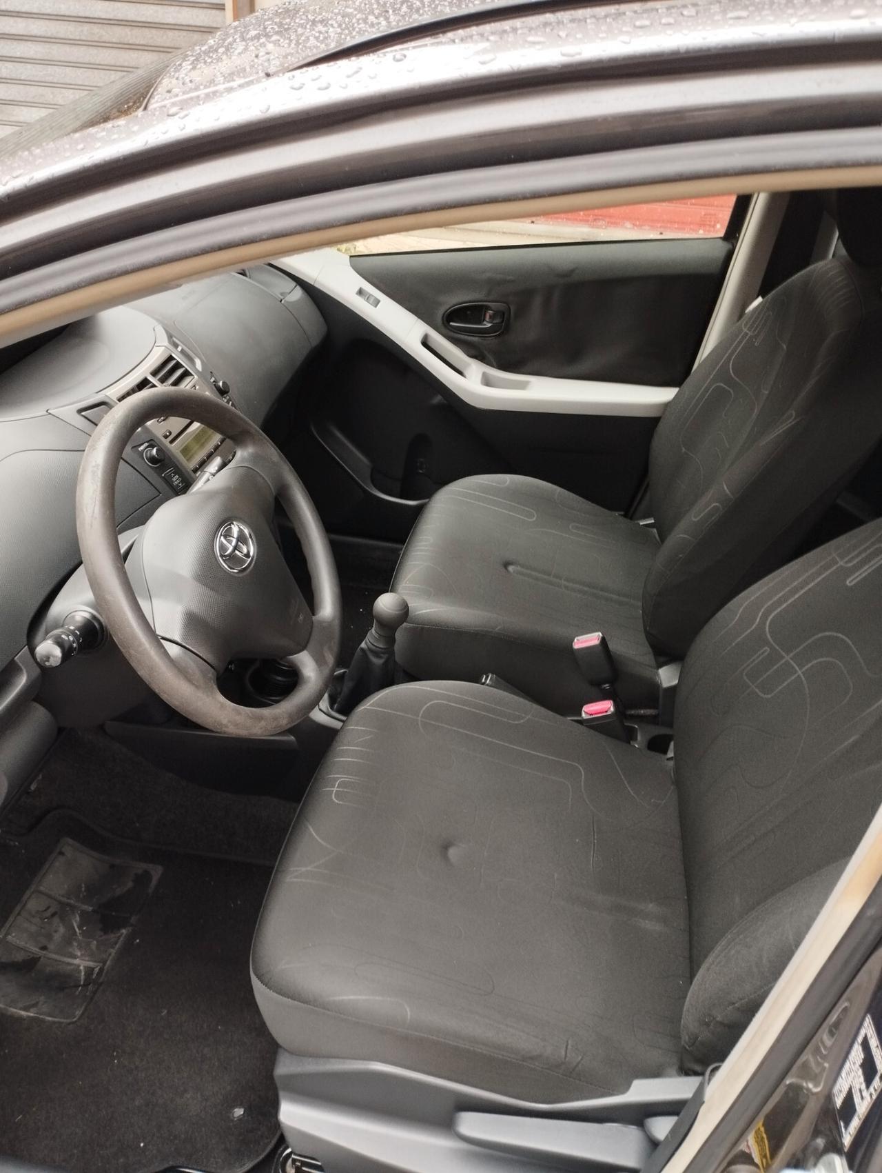 Toyota Yaris 1.0 5 porte Sol