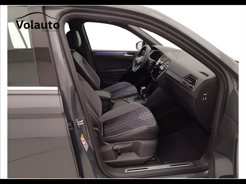VOLKSWAGEN Tiguan II 2021 - Tiguan 2.0 tdi R-Line 150cv dsg