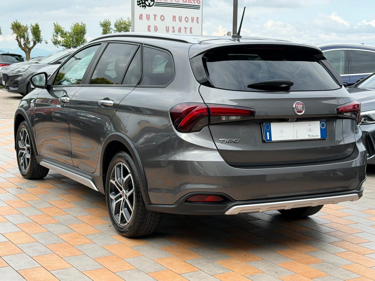 Fiat Tipo SW 1.6 M.JET 130 cv. CROSS (Autocarro 5 posti N1)