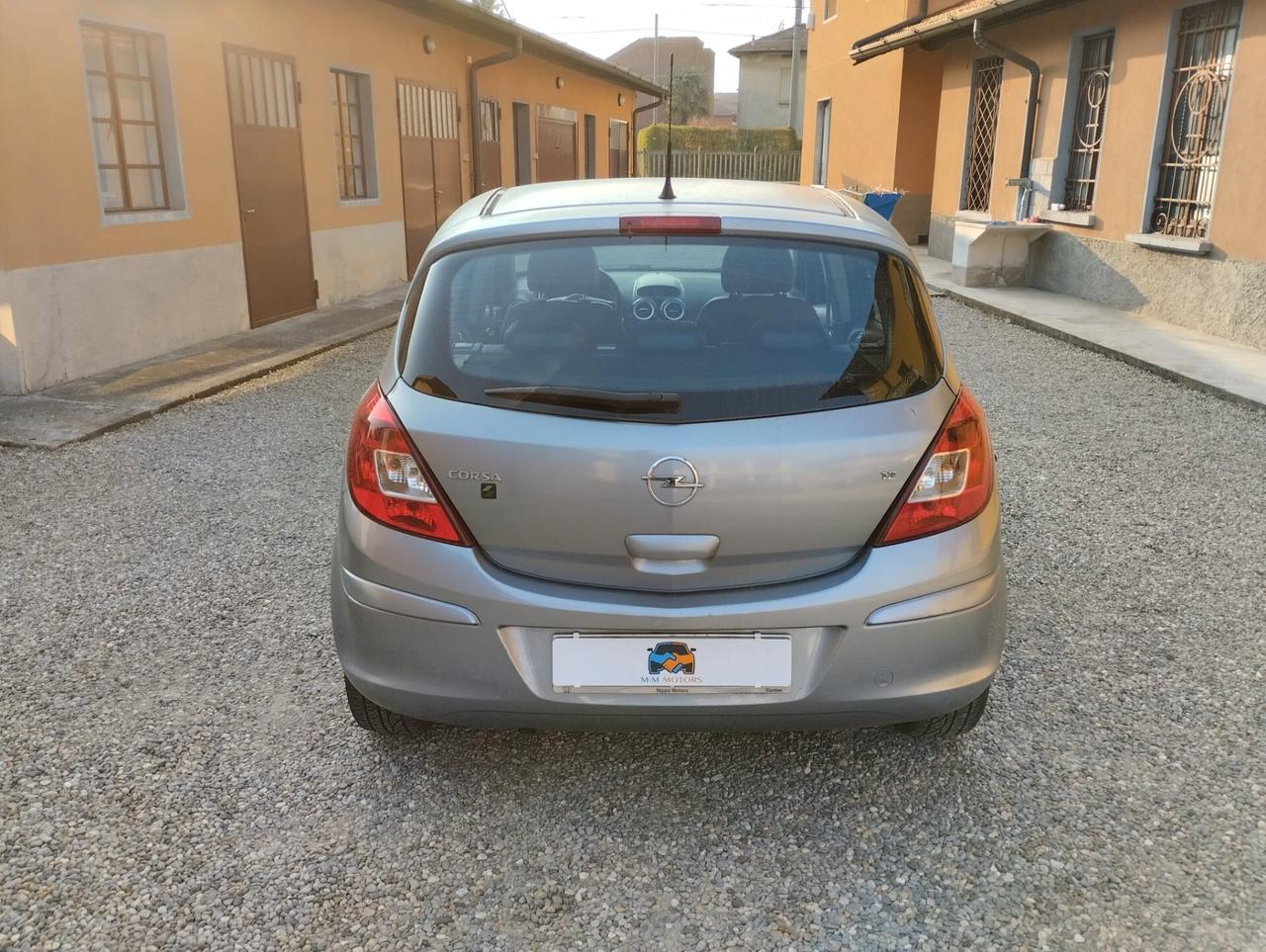 Opel Corsa 1.2 5 porte Cosmo