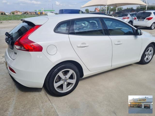 VOLVO V40 D2 1.6 DIESEL-ANNO 2014-Neopatentati