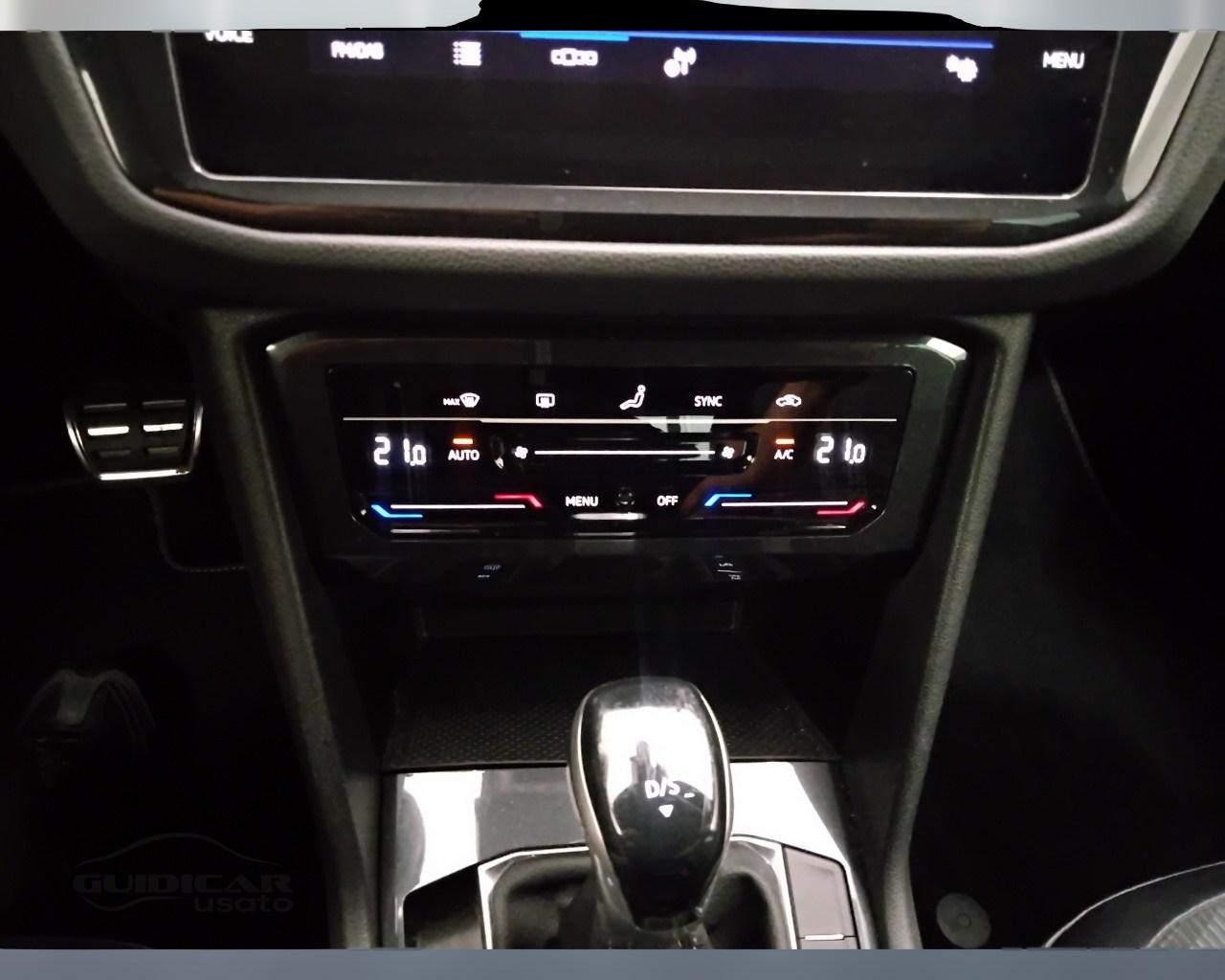 VOLKSWAGEN Tiguan II 2021 - Tiguan 2.0 tdi R-Line 150cv dsg