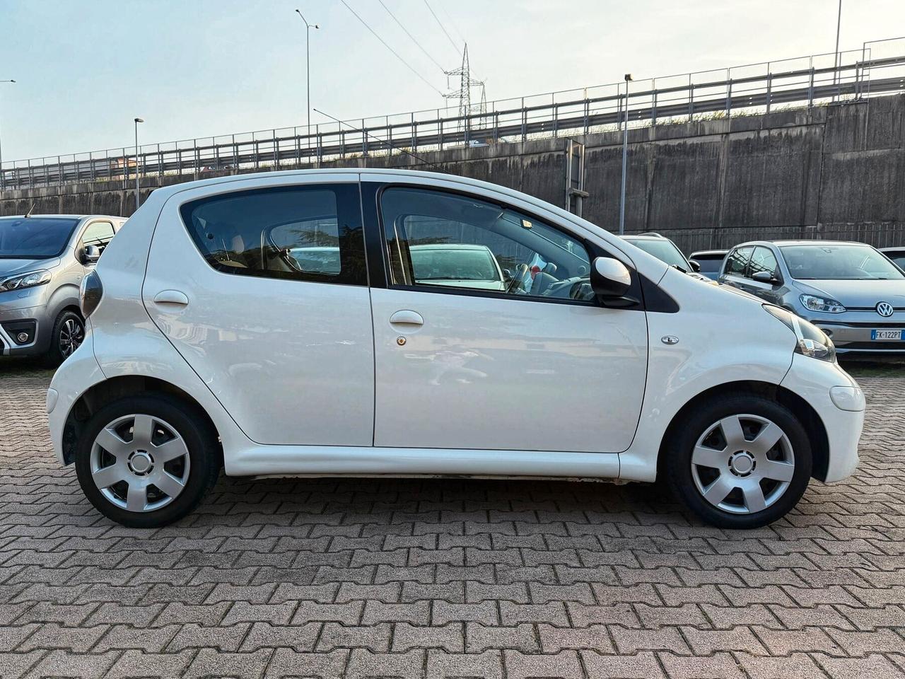 Toyota Aygo 1.0 12V VVT-i 5 porte AUTOMATICA