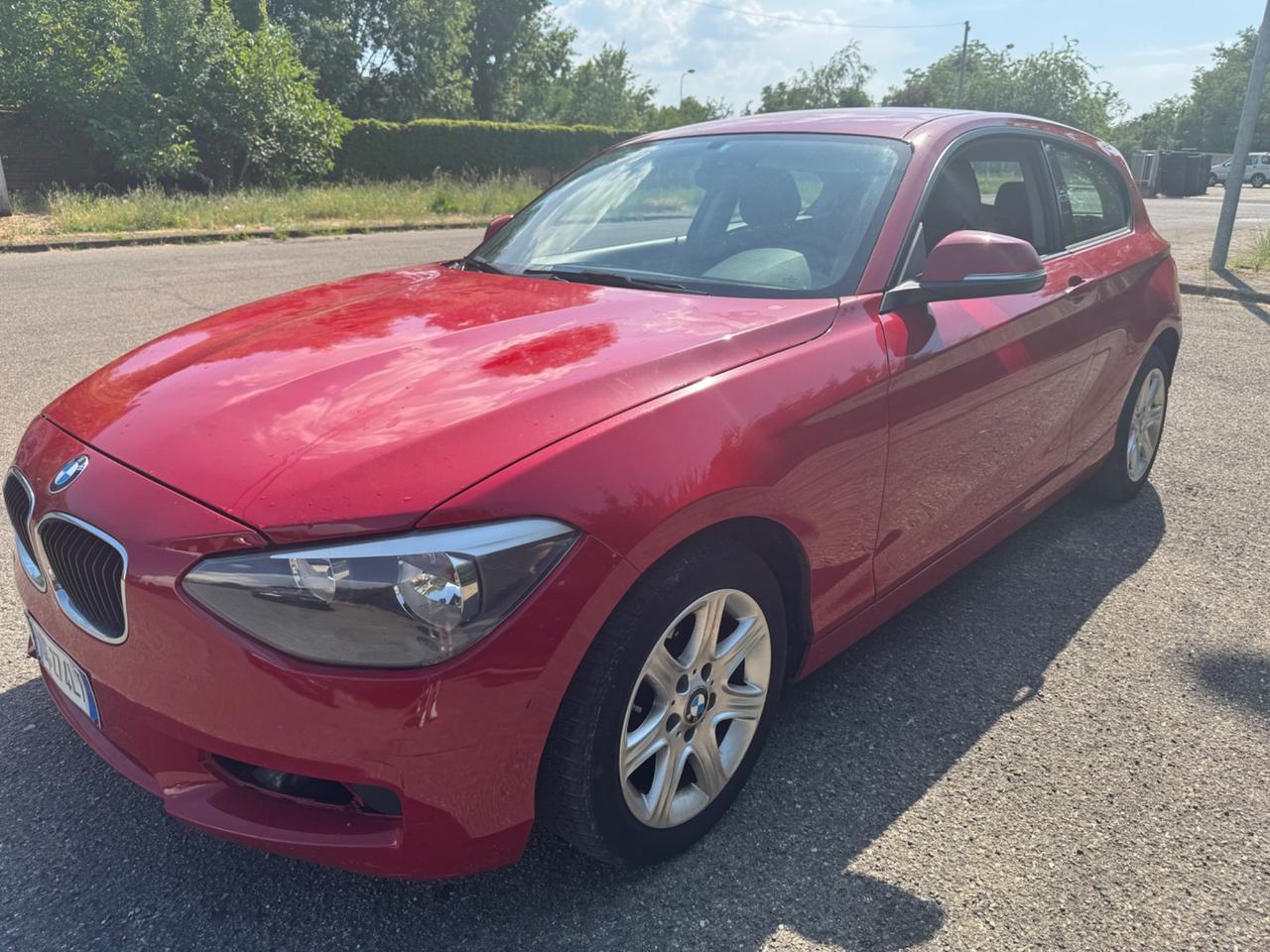 Bmw 114 114i 3p. Unique