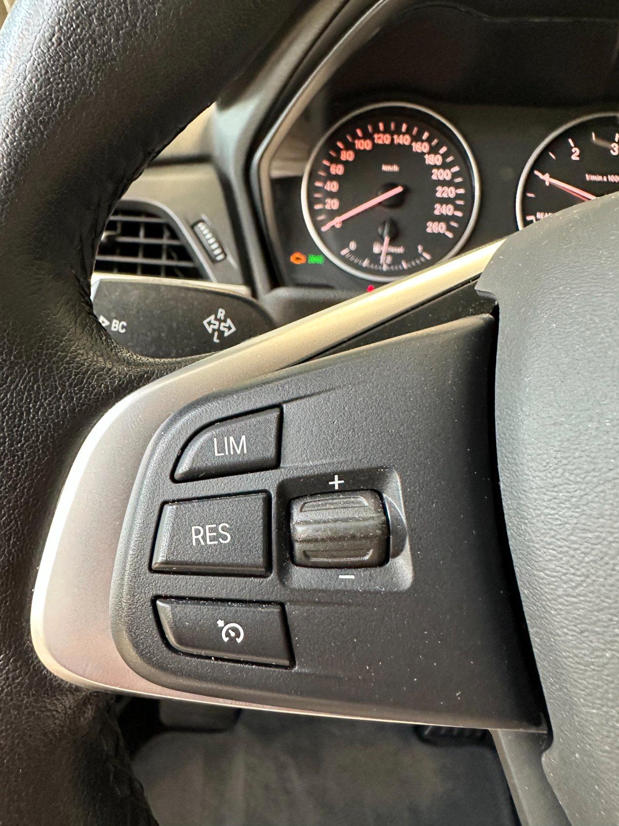BMW 216 d Active Tourer Luxury Auto - LED - 17" - Pelle - Navi
