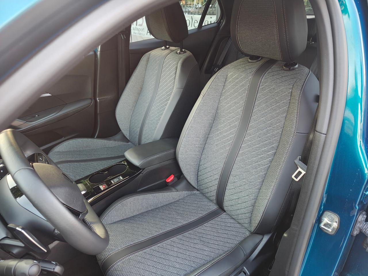 Peugeot 2008 PureTech 130 S&S EAT8 Allure