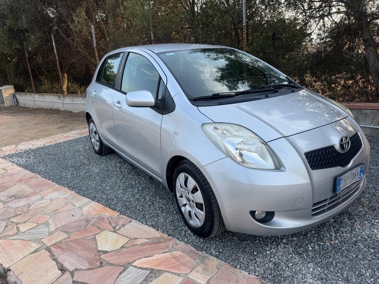 Toyota Yaris Benz automatica