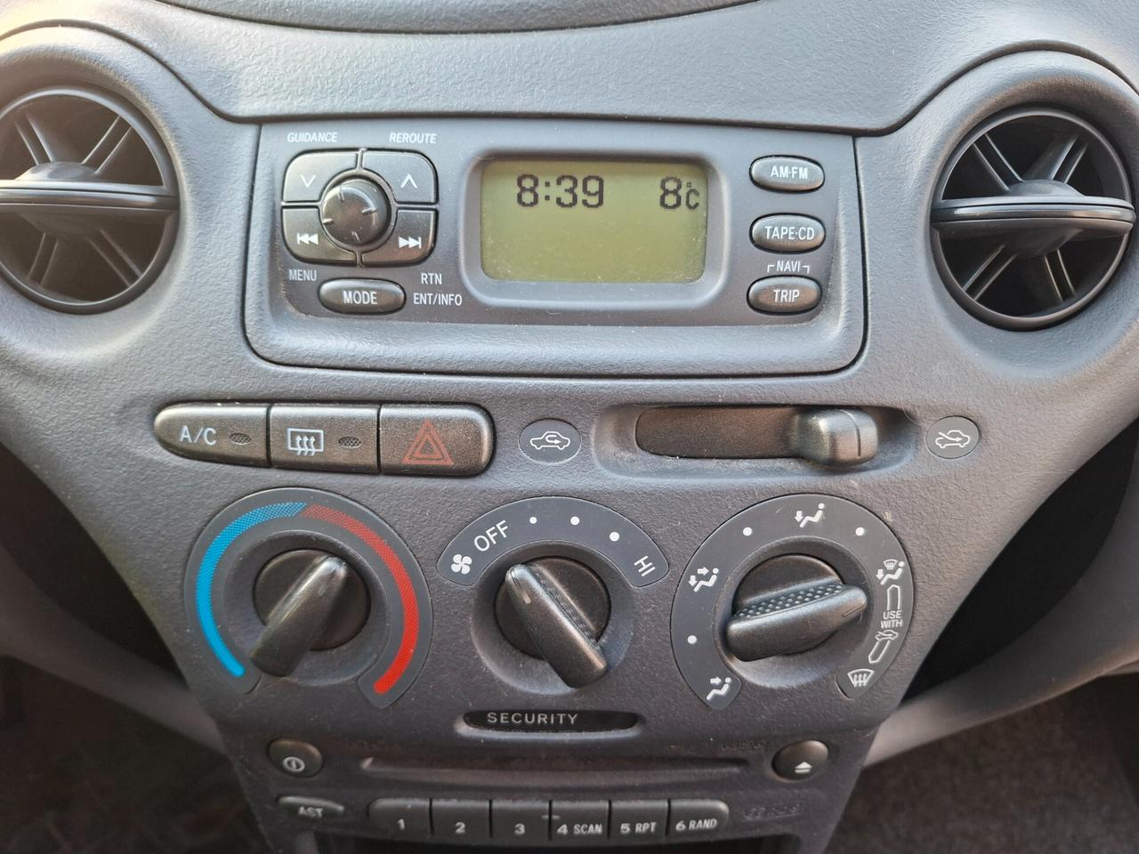 Toyota Yaris 1.3 Sol *EURO 4*