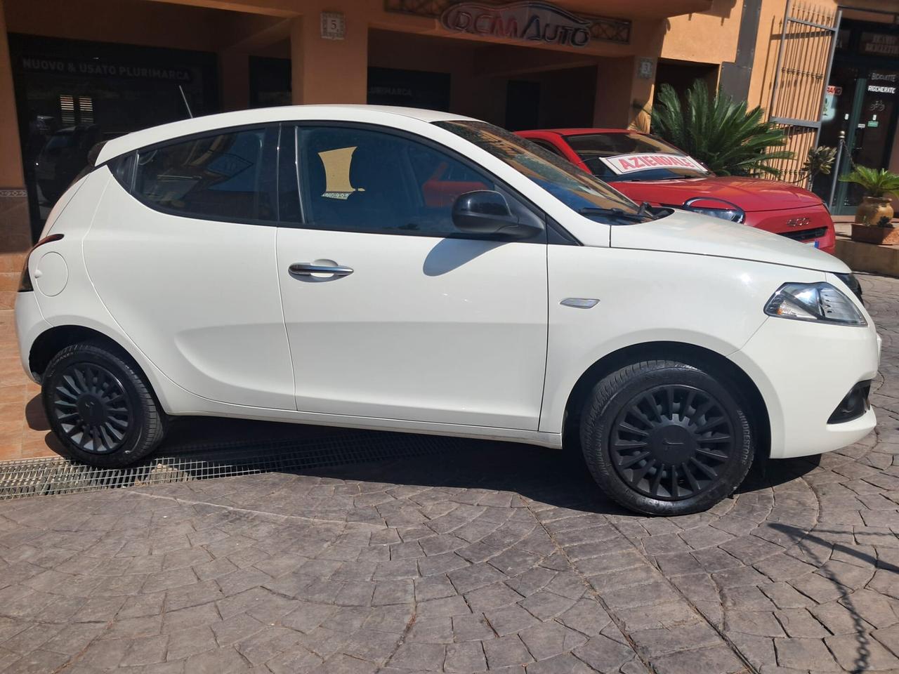 Lancia Ypsilon 1.0 FireFly 5 porte S&S Hybrid Silver