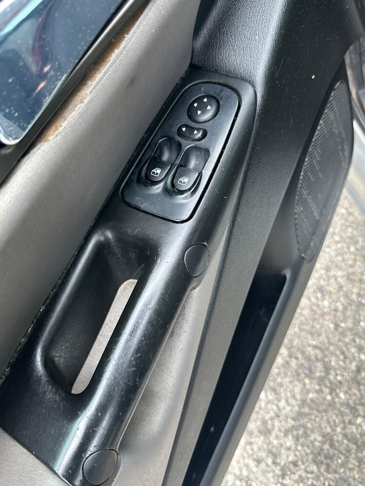 Lancia Ypsilon 1200 benz 2006 neopatentati
