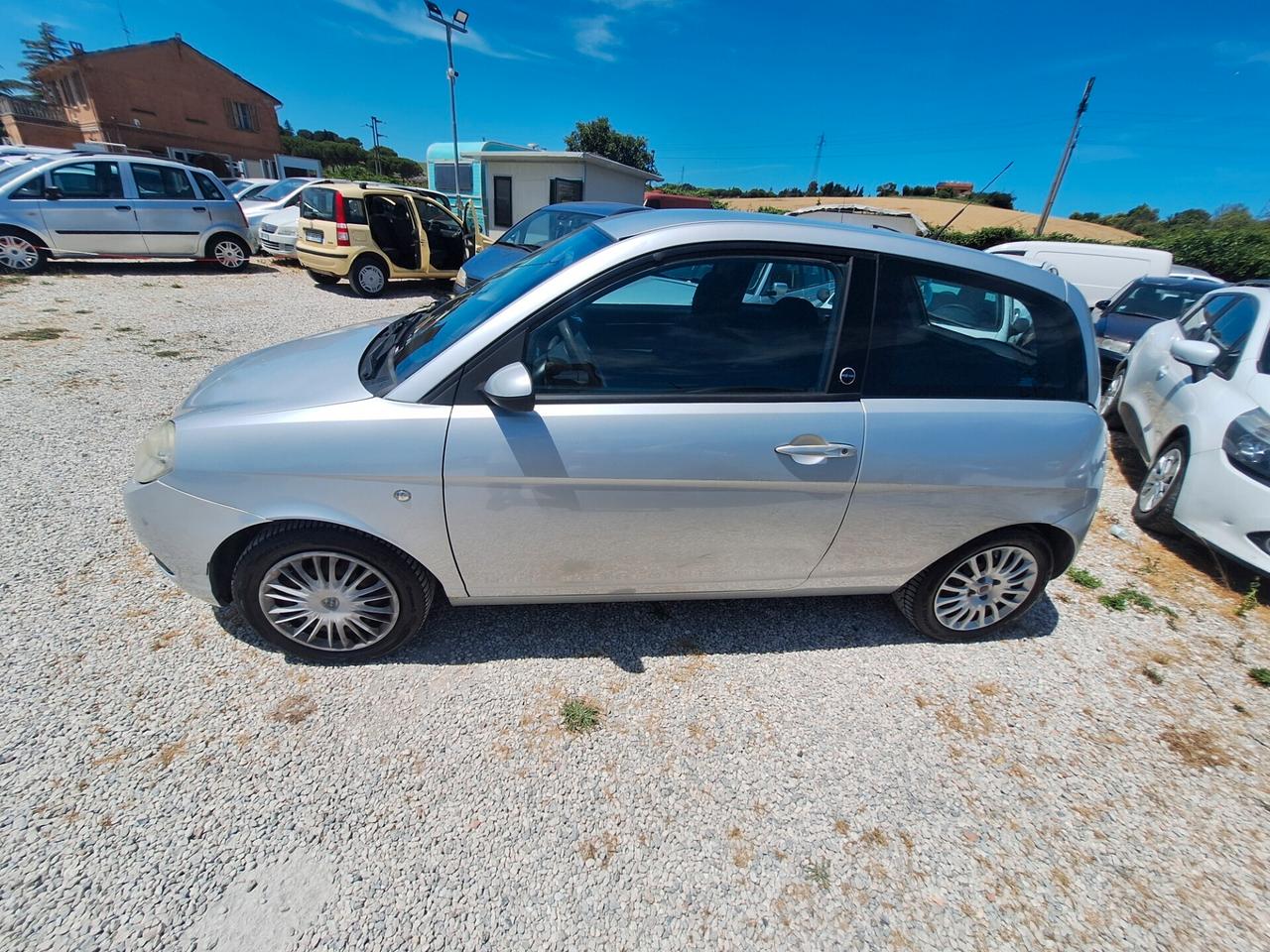 LANCIA YPSILON 2010 GPL 77CV NEOPATENTATI PIENO 24€ 400KM