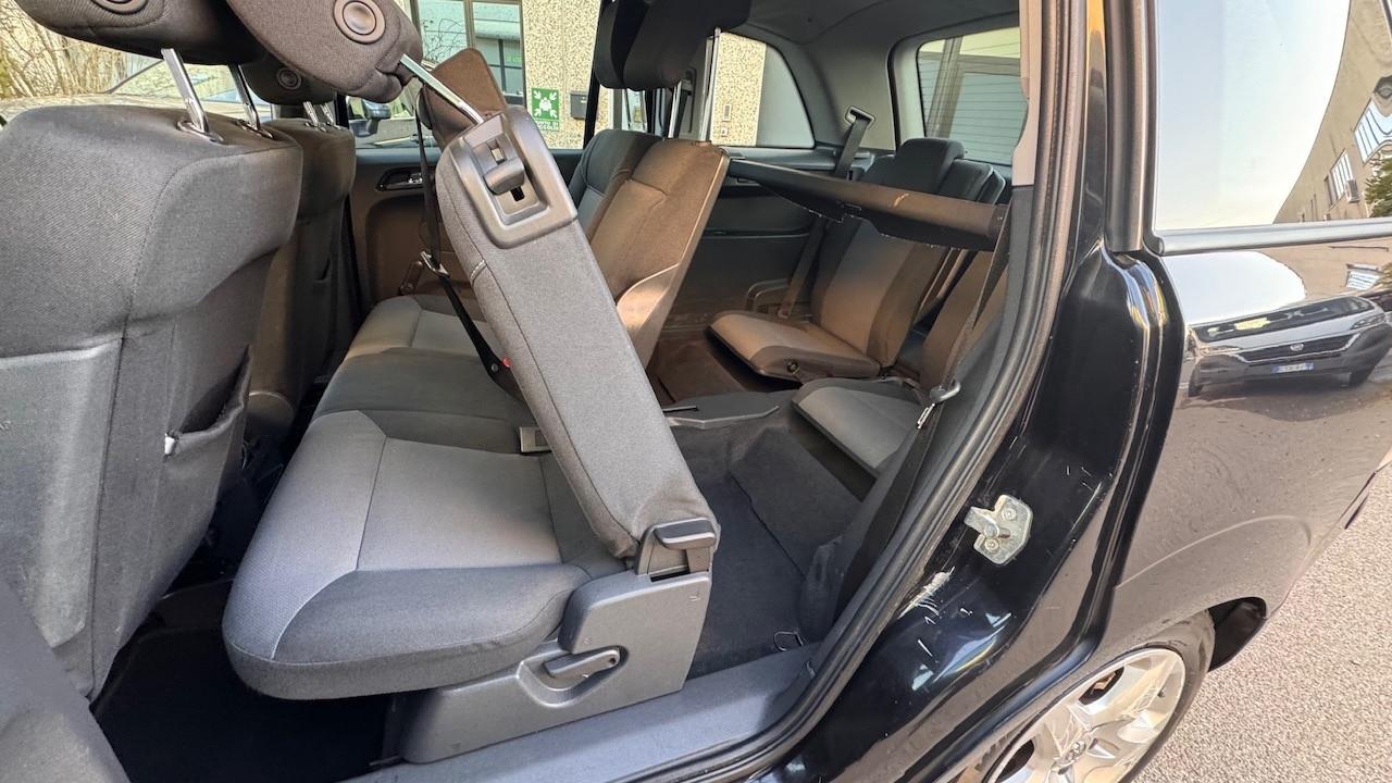 Opel Zafira 1.8 16V VVT Cosmo BENZ E GPL