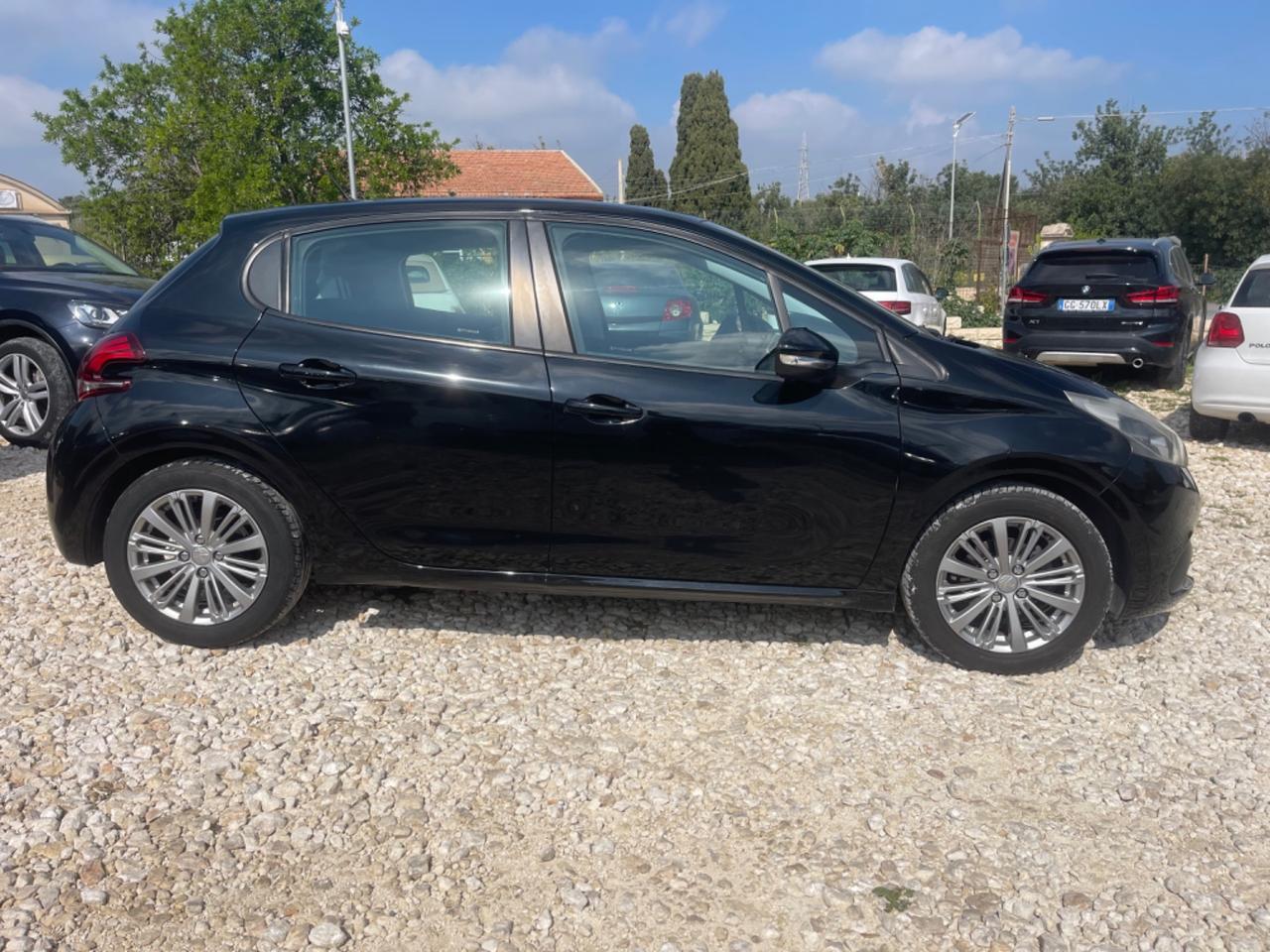 Peugeot 208 PureTech 82 5 porte Allure