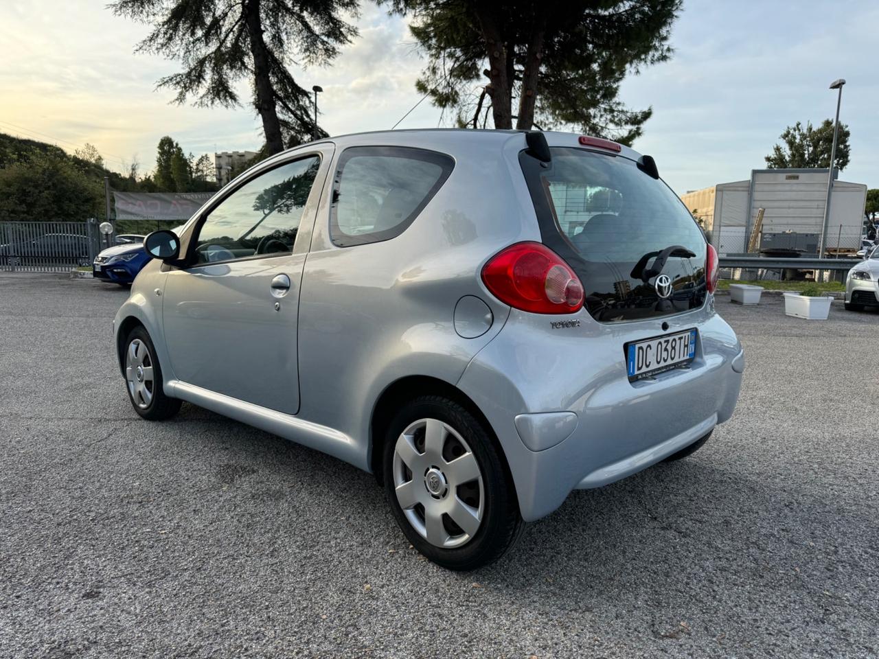 Toyota Aygo 1.0 12V VVT-i 3 porte Sol NEOPATENTATI