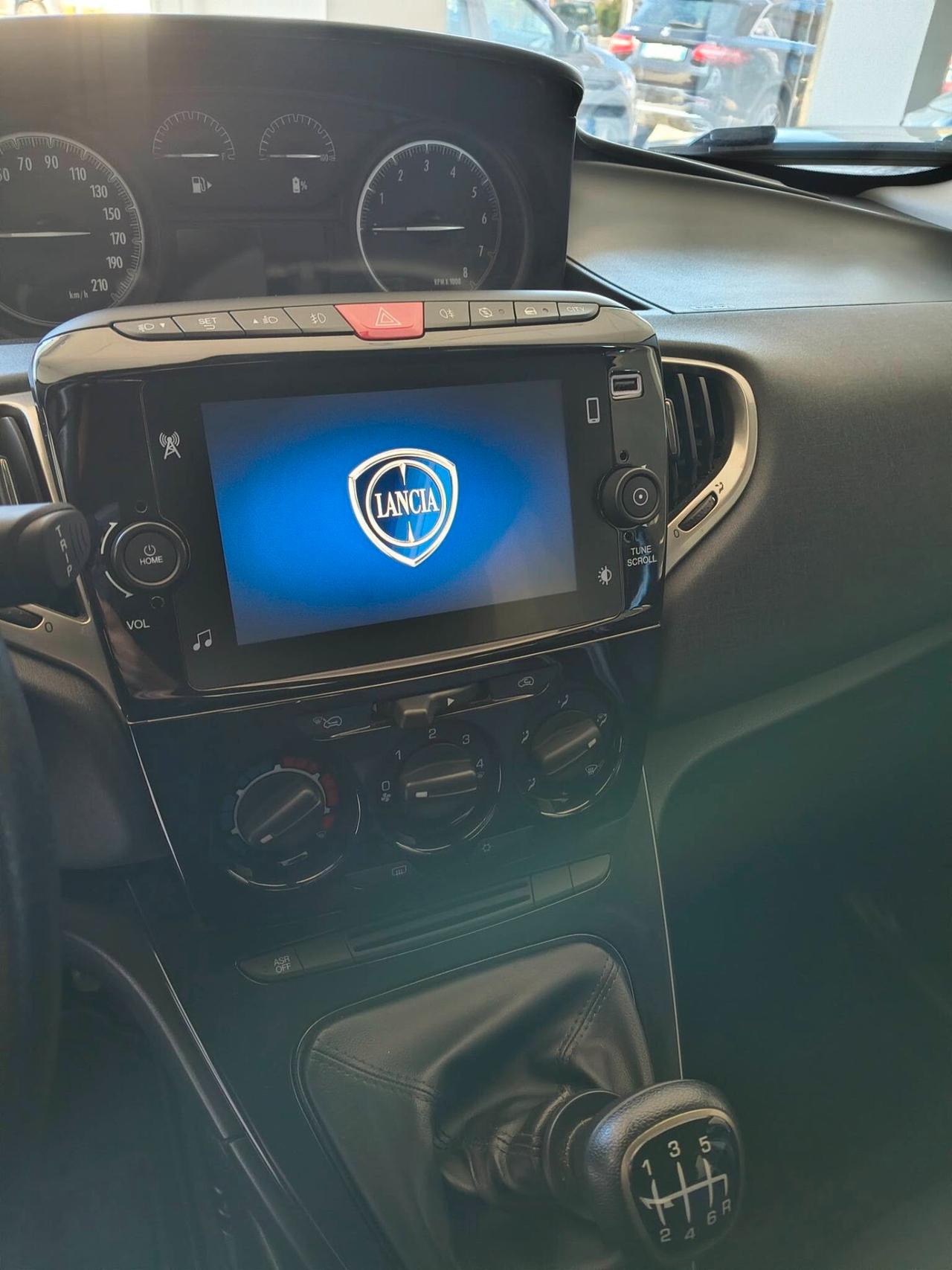 Lancia Ypsilon 1.0 FireFly 5 porte S&S Hybrid Gold