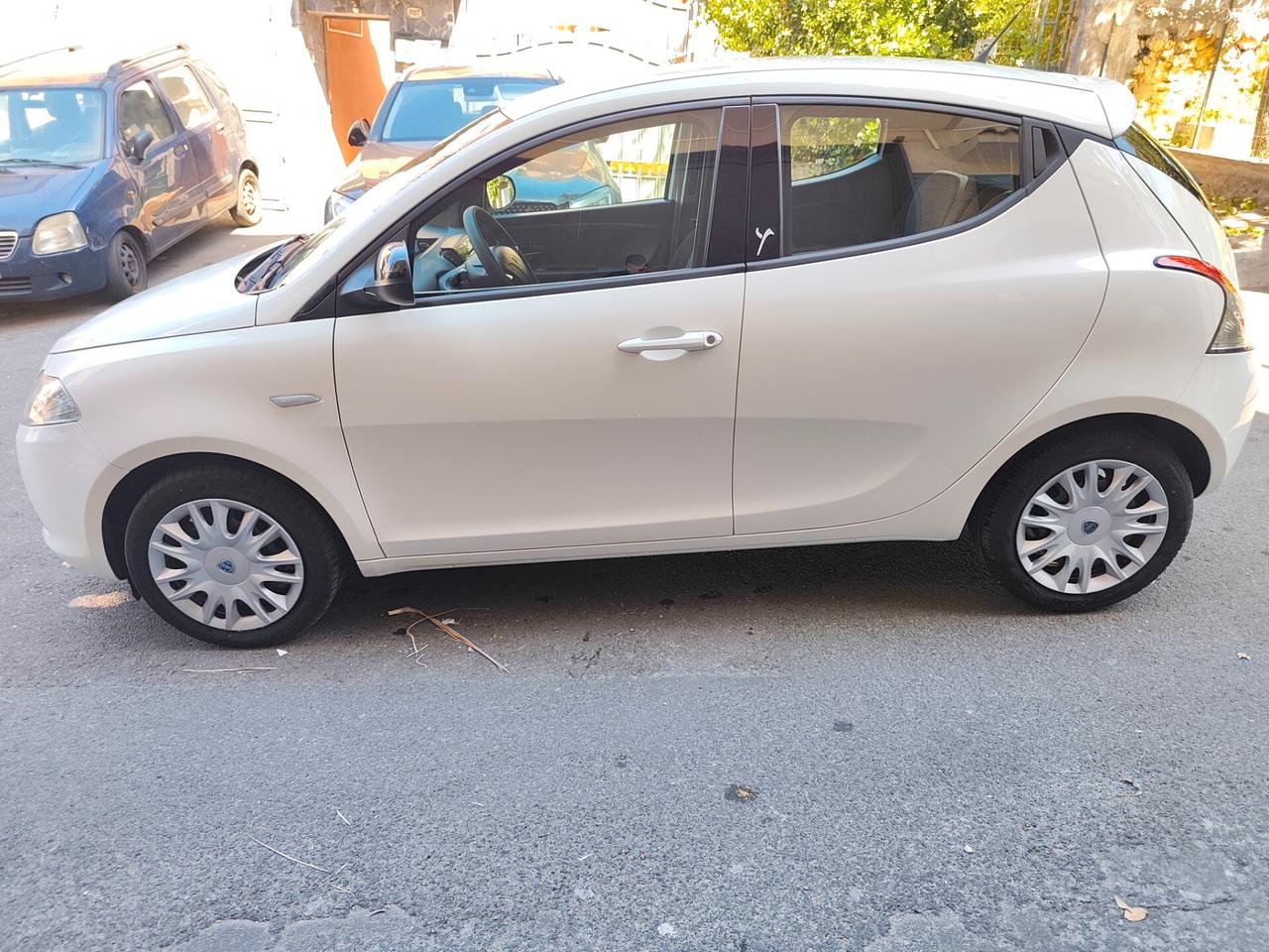 Lancia Ypsilon 1.2 69 CV 5 porte 2015